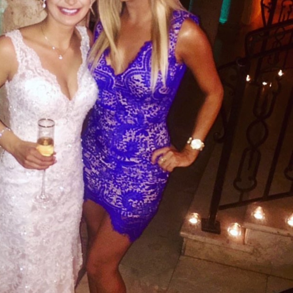 Blue lace dress - Picture 2 of 6